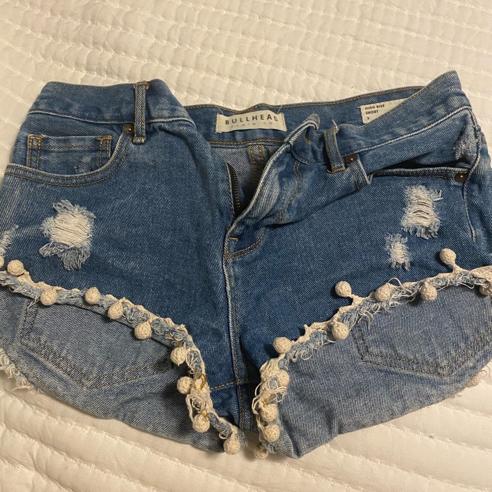 Bullhead Pom Pom shorts